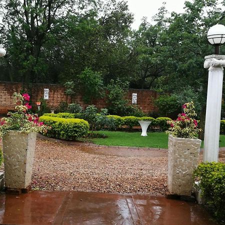 Heatherdale Guesthouse & Shuttle Services Pretoria Exterior photo