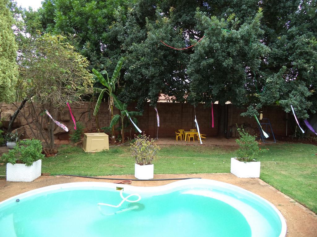 Heatherdale Guesthouse & Shuttle Services Pretoria Exterior photo