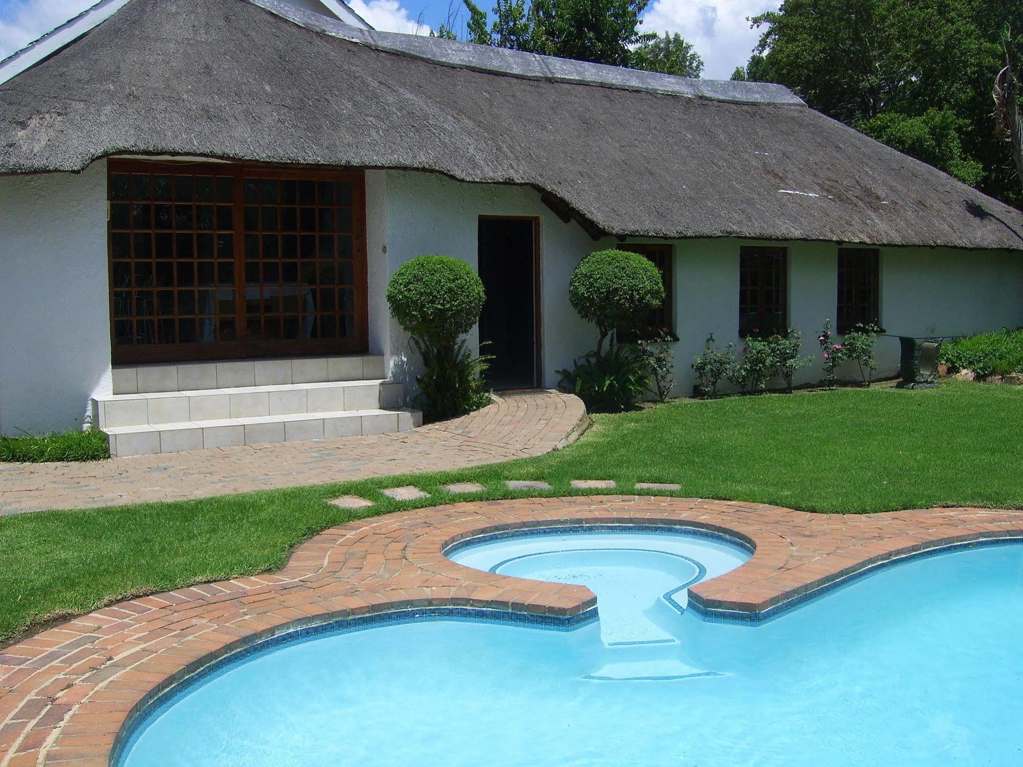 Heatherdale Guesthouse & Shuttle Services Pretoria Exterior photo